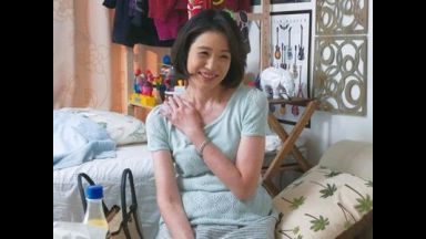 【連れ込み】清楚美人な50代美魔女美女人妻を自宅にナンパお持ち帰りし盗撮隠し撮り！淫乱熟女が他人棒でエロエロ不倫セックス！のthumbnail
