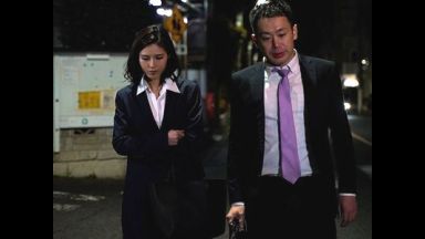 『漫画喫茶に…いるの…』終電なくし人妻女上司が後輩の自宅に⁉夫に嘘をつき不倫するスレンダー浮気妻の一夜の過ち【エロドラマ】のthumbnail