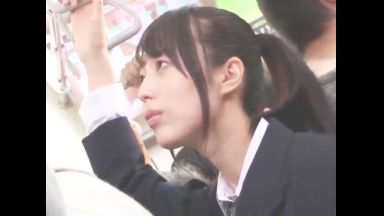 ♡通学中の女子校生を電車痴漢※イキなり指が入ってくるおマンコ…潮吹きしてチンポ挿入されちゃうのthumbnail