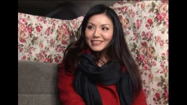 ☆人妻ナンパ☆　円熟味を増した爆乳デカ尻のグラマーボディがひと際目を惹くお色気ムンムンの美人奥さまがとびきりスケベな淫乱メス犬に豹変！平日の昼下がり簡単なアンケートに協力して欲しいと近寄ってきた経験豊富なナンパ師に匂い立つ雌穴を虐め抜かれて性的欲望が覚醒した人妻が魅せる淫らな姿を見逃すな！のthumbnail