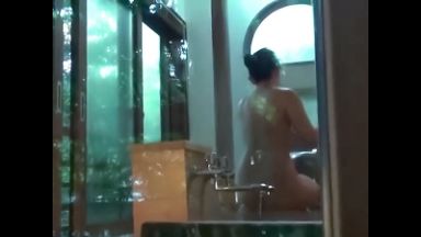 【素人ナンパ】欲求不満な美人人妻が初対面男と不倫温泉旅行！ハメ撮りSEX＆中出しの凌辱羞恥に理性崩壊の快楽堕ちアクメ♡のthumbnail