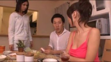 【篠田あゆみ】エッチすぎる三十路美熟女巨乳ボディでの誘惑ノーブラタンクトップのthumbnail
