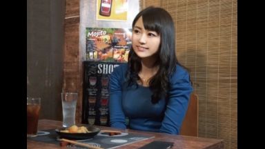 ☆人妻ナンパ☆　３７歳になる不倫セックスという罪の意識が快感に変わった欲求不満の美人奥さまがとびきりスケベな淫乱メス犬に豹変！ストレス発散で立ち寄った居酒屋で出会った名前も知らない年下男子と唾液まみれで下を絡め合う濃厚なディープキスで性的欲望が覚醒したアラフォー人妻の淫らな姿を見逃すな！のthumbnail