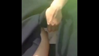 屋外で発情したJKはそのまま外でオナニーを始めるのthumbnail