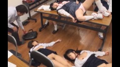 絶対起きない未熟な○○生のキツキツマ○コに肉棒を挿入しじっくり●す。のthumbnail