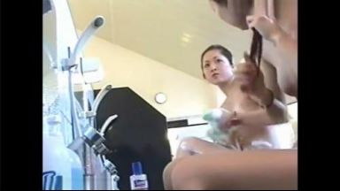 【盗撮風動画】スーパー銭湯での全裸で身体を洗う女性2人の一部始終…のthumbnail