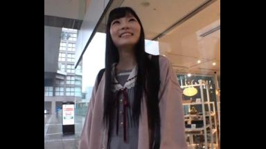 ＜素人＞】普段はメイド喫茶でバイトの超絶美少女！お金のためにAV応募！アイドル目指して男にまたがり腰を振りまくる！！のthumbnail