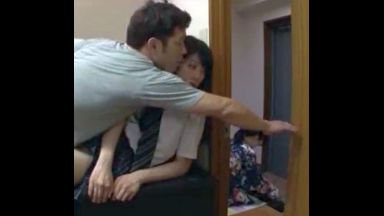 ♥ダメ…バレちゃうでしょ…女子高生との生SEX中に扉が開いちゃってる…家族に聞こえちゃう喘ぎ声…のthumbnail