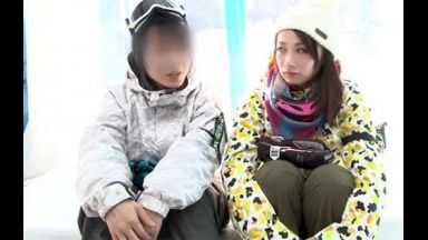 【マジックミラー号】「彼氏が外で見てるんですよ…やばい」スレンダー巨乳の彼女をマッサージで火照らせてマンコ刺激してNTRのthumbnail