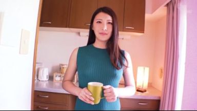 ＜清楚系妻×淫乱＞清楚系美人妻いつもは大人しい彼女ですがカメラの前では激しく腰を振る姿は必見！のthumbnail