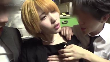 【日泉舞香】金髪ショートカットヘアロリ童顔ロリ同級生をお葬式で酔わせて泥酔レイプ生ハメ生中出しレイプパイパンレイプ鬼畜すぎのthumbnail