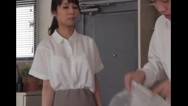 ♡ながえSTYLE♡「もう辞めろよ!」友人に母が犯されたことを知り激怒する息子。しかし、気持ちよりも性欲が勝ってしまって･･･のthumbnail