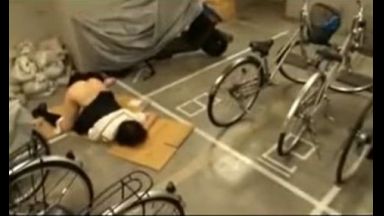 ♥自転車置き場で中出しレイプ放置された女子大生☆パンチラで座ってたら鬼畜強姦魔におマンコにチンポ挿入されちゃうのthumbnail