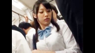 電車の中で手コキさせられちゃったJK…これは痴漢なのか同意なのかのthumbnail