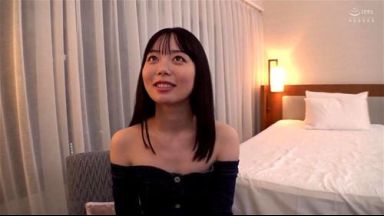 【素人ナンパ】貧乳スレンダー美脚でかわいいお姉さんオフショルダーでエロい格好して腰振りグラインド騎乗位素人ハメ撮り手コキフェラ抜きのthumbnail