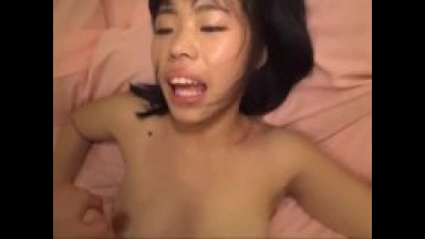 ガチで子供に見える顔したおさにけど童顔ロリ巨乳な超清楚すぎる真面目系女子のパイパン童顔ロリセックスのthumbnail