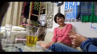 【熟女寝取り】「じゃ、わたしもうダメじゃないですかぁ」旦那の浮気疑惑に不安になった四十路妻は発情の肉体ご奉仕のthumbnail