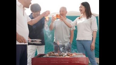 【友田真希】大学時代の仲良しメンバーと集まったキャンプで気が緩んだ美人熟女がNTR浮気ファックのthumbnail