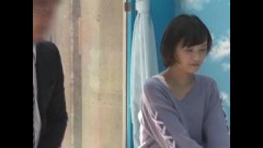 【マジックミラー号】ショートカットヘアの素人ナンパお姉さん連れ込まれてヤられまくってしまう無防備素人企画モノのthumbnail