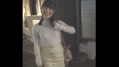 ♡22歳女子大生「自分よりスケベな友達紹介して下さい♡」エッチな女の友達はエッチなのか…ヤリマンビッチの清楚女のthumbnail