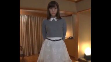 ♥清楚で大人しい眼鏡少女は超淫乱…むっつりスケベのおまんこに中出し精子が溢れちゃう…熱い精子を掻き出しちゃうのthumbnail