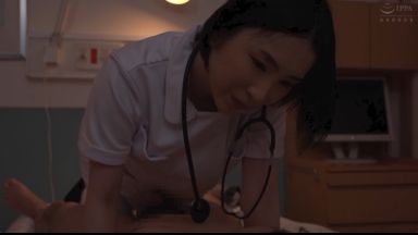 【看護婦の性処理】手だけでいいんですか？性欲が鎮まらない患者に・・騎乗位でハメて中出し、さらに攻めて連続射精！のthumbnail