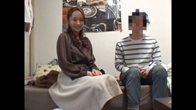 【熟女】おばさんレンタルで自宅に呼んだ三十路美魔女美女人妻を盗撮隠し撮り！可愛い奥さんとなし崩しにエロ不倫する一部始終！のthumbnail