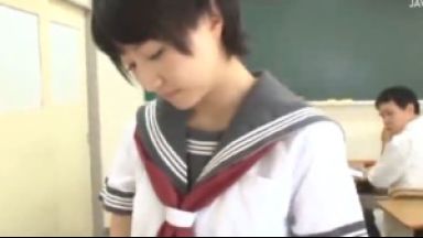 ［相原翼］ショートカットJKがパンチラ見せてくるから教室でエッチしちゃったぜのthumbnail