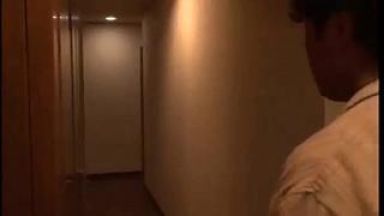 【友達の母】「おばさん欲求不満なんでしょう…？」エロすぎるオナニーを見てしまった息子の友達が大暴走のthumbnail