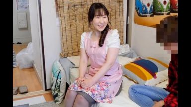 ☆人妻ナンパ☆　３８歳だという家庭的な笑顔がステキな絶対に浮気なんてしそうにない真面目そうなアラフォー人妻がとびきりスケベな淫乱メス犬に豹変！おばさんレンタルの派遣先で出会った若い男の子と唾液まみれで舌を絡め合う久しぶりのディープキスで性的欲望が覚醒した欲求不満の人妻が魅せる淫らな姿を見逃すな！のthumbnail