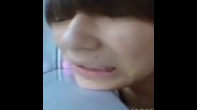 《視聴注意》女子トイレでJSを待ち伏せして襲う変態オジサンのthumbnail