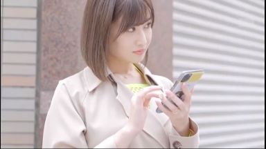 【不倫妻】「見たいな～。マザコン君のおチンチン…」中年男だけじゃなく年下マザコン男子も誘惑する淫乱な浮気痴女妻のthumbnail