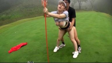 【風間ゆみ】ゴルフのキャディさんがGカップの巨乳をプルンプルン揺らして悶えまくる！のthumbnail