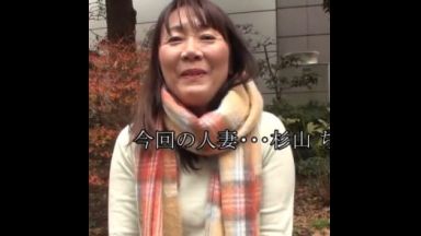 【閲覧注意】地方のテレクラにいそうな還暦近いBBA熟女妻とハメ撮りSEX!!のthumbnail