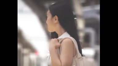 ♡涙目痴漢…電車で犯されるお姉さん…パンスト破られて指がオマンコに…愛液がトロトロになっていく清純おまんこのthumbnail