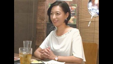 相席居酒屋でナンパした40代美魔女美女人妻を盗撮隠し撮り！清楚に見えて居酒屋トイレでキスから自宅お持ち帰りのエロ浮気妻！のthumbnail