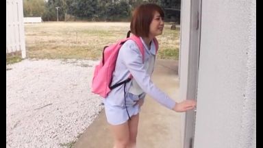 【野外セックス】公衆トイレ故障中で野ションしていたデカパイ娘を脅迫し野外で膣内射精で犯すおっさん。のthumbnail