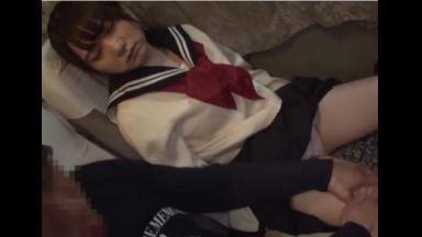 ♡鬼畜♡口を押さえつけられて強引な手マンをされるJK･･･不覚にも濡れてしまい痴漢の肉棒を受け入れ、剰え中出しまで･･･のthumbnail