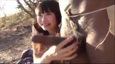 【なつめ愛莉】アフリカ原住民の黒人デカマラを嬉しそうに手コキフェラ抜き生ハメ生中出し童顔ロリ痴女のthumbnail
