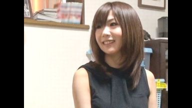 【連れ込み】三十路美魔女美女人妻を自宅で盗撮隠し撮り！巧みに口説いてなし崩しに他人棒挿入するエロ不倫セックスの一部始終！のthumbnail