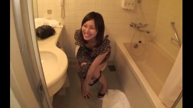 ♡人妻ナンパしてトイレ突入…おしっこしたてのおマンコを舐めてチンポ挿入しちゃう「いやぁぁイクぅぅぅあっぁぁ♡」のthumbnail