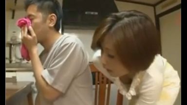 ！桐岡さつき＿おばさん！人妻で精液をドピュピュっ搾りだし※ 四十路の淫乱H動画「あん…あぁぁぁイクぅ！」☆手コキ☆のthumbnail