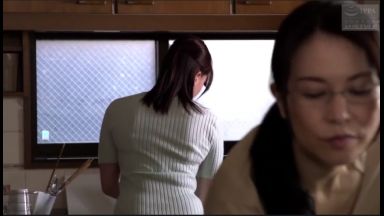 【レズ】義母がでかけた瞬間に欲情が止まらず部屋でオナニーを始めてしまう！そこで見た光景が脳裏に浮かび女同士の世界へ【熟女】のthumbnail
