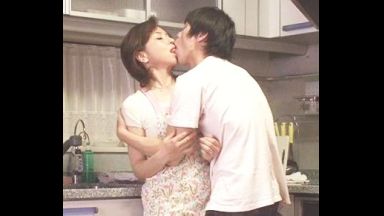 ！未亡人Mother in law「おMother in lawさん…あなたの娘よりずっといいよ！」嫁の里帰りでFather in lawを亡くしたMother in lawを慰める娘婿のthumbnail