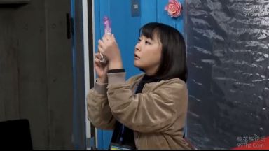 【マジックミラー号】「ああ、だ、だめっ、イク、イッちゃうっ」爆乳ADがカメラテストで本番同様にイキまくり連続生中出しのthumbnail