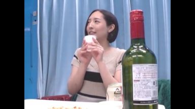 欲求不満でお悩みのママ友数珠繋ぎ企画！黒髪美人なショートカット美女人妻が3P乱交のエロエロ不倫セックスで生ハメ中出し！のthumbnail