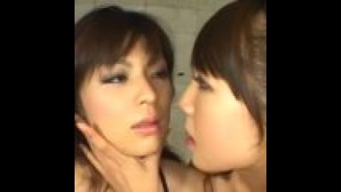 【桐原あずさ・東野愛鈴】互いの舌技で舐め合いながら女の急所を刺激！激しいロチュウレズプレイ！のthumbnail