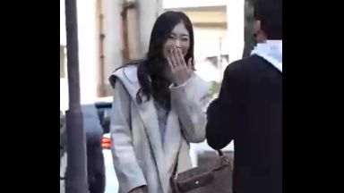 ♡34歳人妻中出し「奥様、家庭のことは忘れて久しぶりにSEXをしませんか？♡」ご無沙汰の完熟マンコはお潮吹いてイキ狂っちゃうのthumbnail