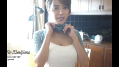 君島みお 人妻の秘密…知りたい？ストレッチをする姿で執拗に誘惑してきて寝室へ誘うのthumbnail