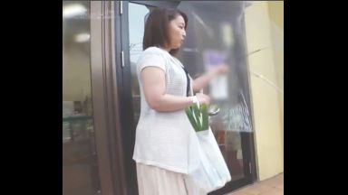 ☆爆乳☆美魔女☆人妻☆痴女！これこれ…MM号※マジックミラー号！おばさんでみんなオナニーしちゃおうよ※フェラで欲求不満解消エロ動画※ぶっかけのthumbnail